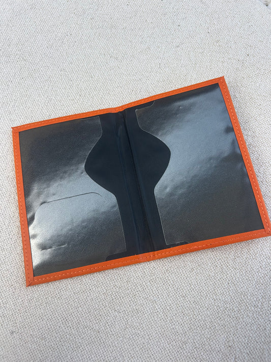 Porte passeport orange